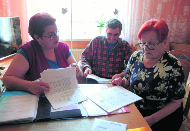 Na zdjęciu od lewej Urszula Zawadka, Roman Zawadka oraz Danuta Jasiewicz, która także mieszka w darłowskiej kamienicy