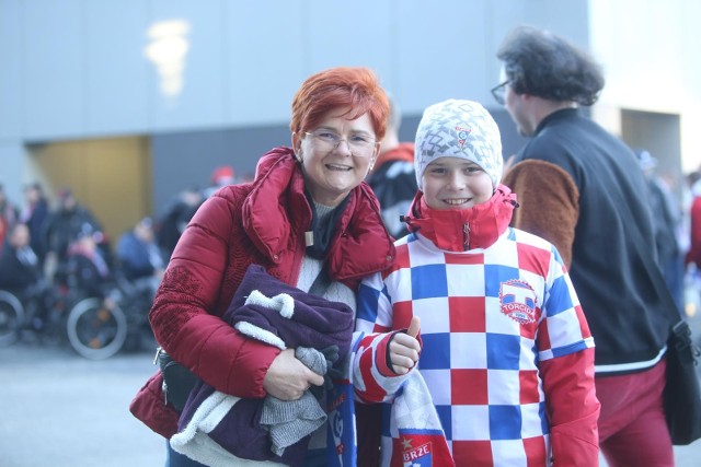 Zobacz kolejne zdjęcia. Przesuwaj zdjęcia w prawo - naciśnij strzałkę lub przycisk NASTĘPNE