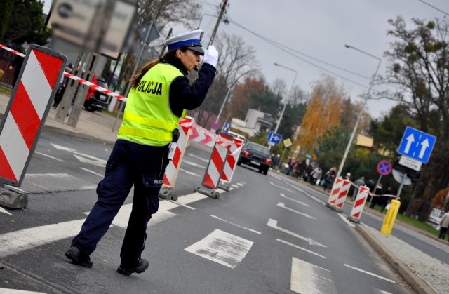 W środę policjanci z białostockiej drogówki w miejscowości Juchnowiec Kościelnym zatrzymali do kontroli 26 letniego mieszkańca Białegostoku. Kierowca jechał citroenem bez zapiętych pasów bezpieczeństwa.