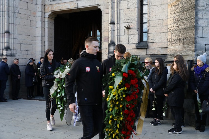 Pogrzeb Dawida Jakubowskiego, maturzysty z Końskich, reprezentanta Polski juniorów w piłce ręcznej odbył się w Żarnowie [ZDJĘCIA]