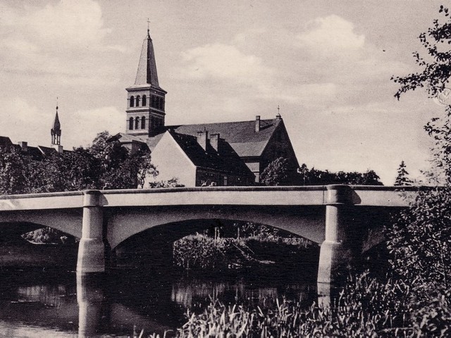 Betonowy most z 1925 r. na pocztówce z lat 30. minionego wieku.