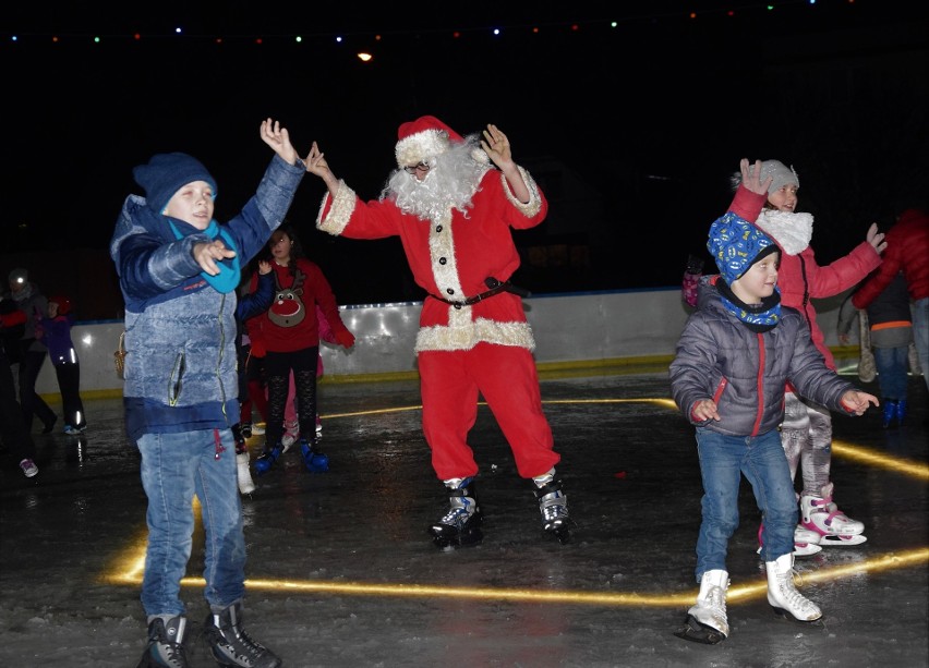 Mikołaj odwiedził też lodowisko „Lodolandia” w Inowrocławiu,...