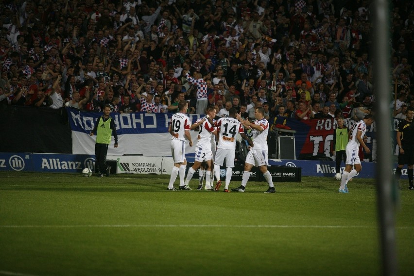 [WIELKIE DERBY ŚLĄSKA] Górnik do przerwy remisuje z Ruchem 1:1. Piękne trafienie Zieńczuka