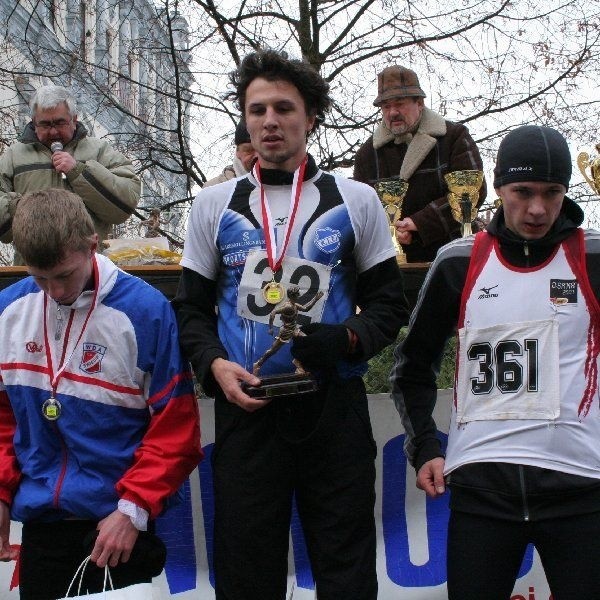 Dawid Klaybor (Wda Świecie - II miejsce),  Dominik Reszka (Olimpia Grudziądz - I) i  Deividas Virbalas (Vejas Litwa III)