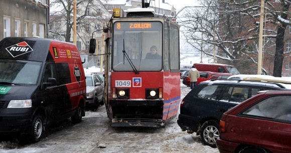 Ósemka zjeżdżająca na Golęcin została zablokowana na ulicy...