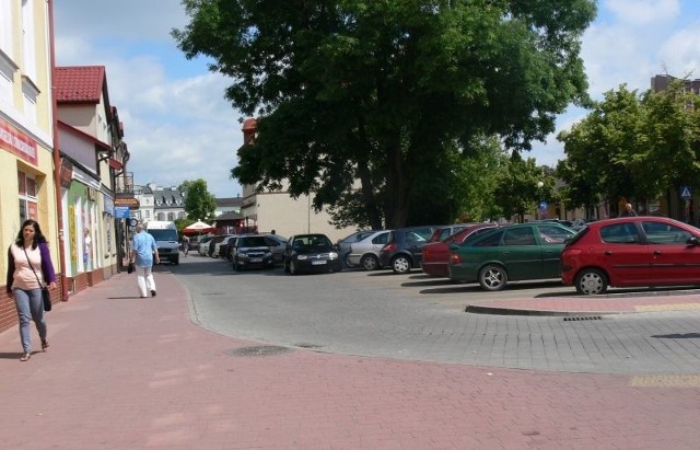 Płatne strefy parkowania w Tarnobrzegu - tu nie chodzi o zyskNa parkingu przed zakładem zegarmistrzowskim Leszka Ogorzałka w dzień bardzo trudno o wolne miejsce 125