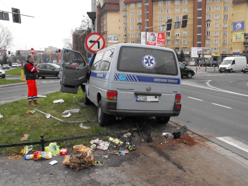 Wrocław: Na ul. Długiej bus potrącił trzech pieszych