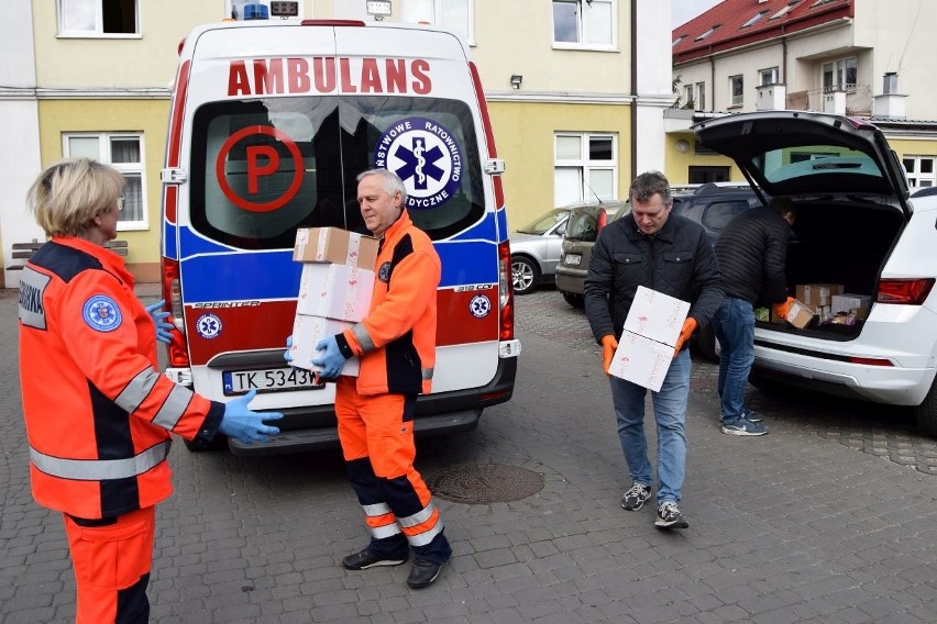 W Kielcach trwa akcja „Zarażeni dobrem”. Firma darmarsklep.pl hojnie obdarowała służbę zdrowia [ZDJĘCIA, WIDEO]