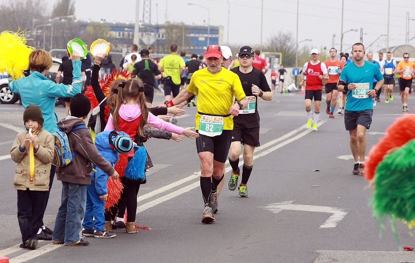 Łódź Maraton Dbam o Zdrowie 2014: tak było na trasie niedzielnego biegu [ZDJĘCIA]