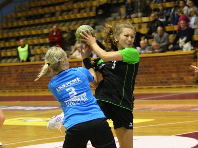 Anna Ilska (z piłką) zdobyła do tej pory 53 gole dla Słupi.