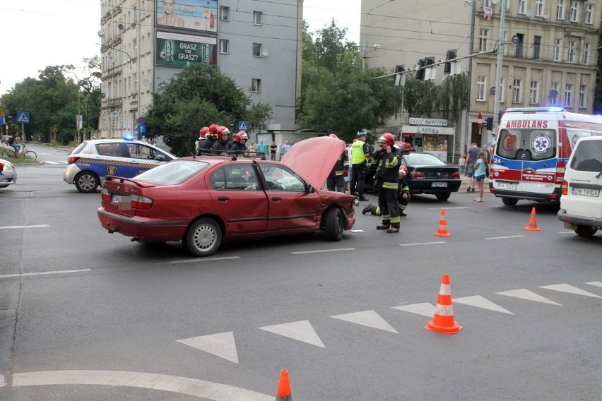 Wypadek na Grabiszyńskiej. Auta blokowały torowisko