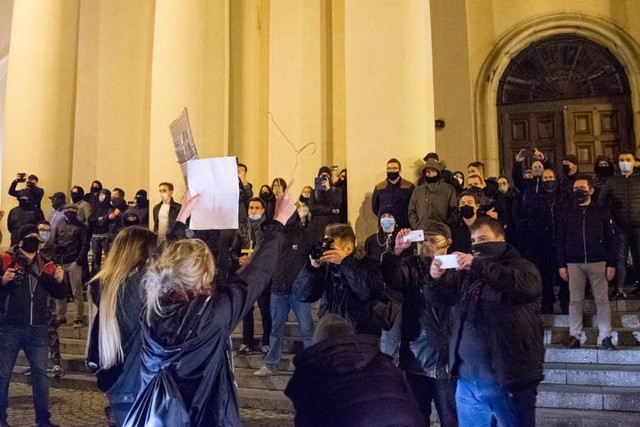 Jedenaście osób wylegitymowanych i jedna zatrzymana - to bilans marszu, który w niedzielę przeszedł przez Lublin