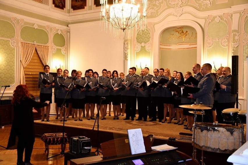 Jubileusz 15-lecia działalności artystycznej chóru Komendy Wojewódzkiej Policji w Białymstoku (zdjęcia)