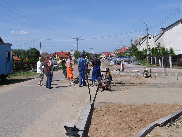 Remont ulic w Olszewie Borkach