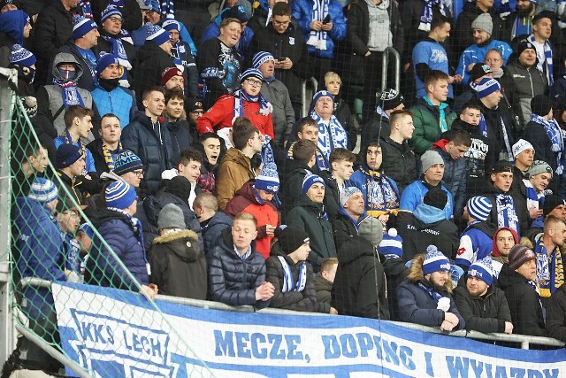 Lech Poznań wygrał ze Śląskiem Wrocław 1:0. Na trybunach stadionu Tarczyński Arena było niewiele ponad 14 tysięcy widzów. Ok. 2100 z tej grupy stanowili kibice Lecha Poznań, którzy autokarami i samochodami docierali do Wrocławia. To jeden z najliczniejszych wyjazdów Kolejorza w tym sezonie. Sprawdźcie zdjęcia z trybun sektora kibiców gości --->