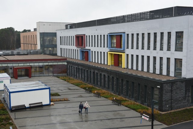 Jeden z budynków nowego kompleksu szpitalnego na Bielanach