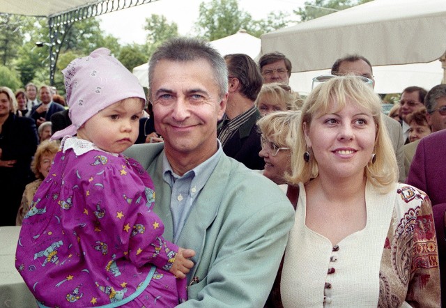 Aktor zmarł w 2021 roku.Na zdj.: Tadeusz Ross z żoną Sonią i córką podczas gali wręczenia statuetek w Łazienkach Królewskich, 1997 rok,
