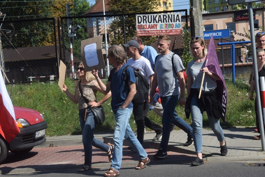 Protest pracowników Huty Szkła w Zawierciu ZDJĘCIA