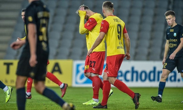 Piłkarze Korony Kielce przegrali zaległy mecz Fortuna 1 Ligi ze Stomilem Olsztyn 1:3. Podopieczni Macieja Bartoszka zagrali słabo, zwłaszcza w pierwszej połowie. Dlatego oceny za ten pojedynek nie mogą być wysokie. Szczegóły na kolejnych slajdach. (dor)