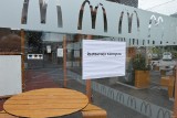 Tragedia w restauracji McDonald's w Ostrowcu. Regał w chłodni przygniótł kobietę, 31-latka nie żyje [ZDJĘCIA]