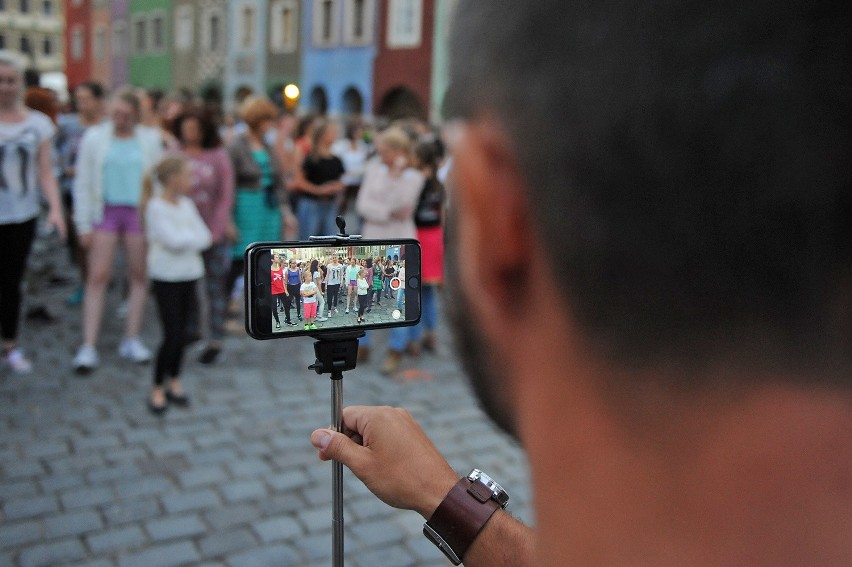 Flash mob na Starym Rynku w Poznaniu. W ramach festiwalu...