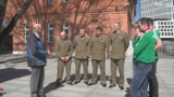 Piłkarze Legii odwiedzili Centrum Weterana. "To godne wsparcie i oddanie szacunku żołnierzom" (WIDEO)