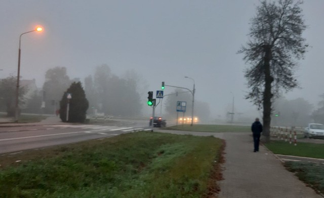 Mglisty poranek. Tak wyglądała Ostrołęka 26 października o godz. 7.30