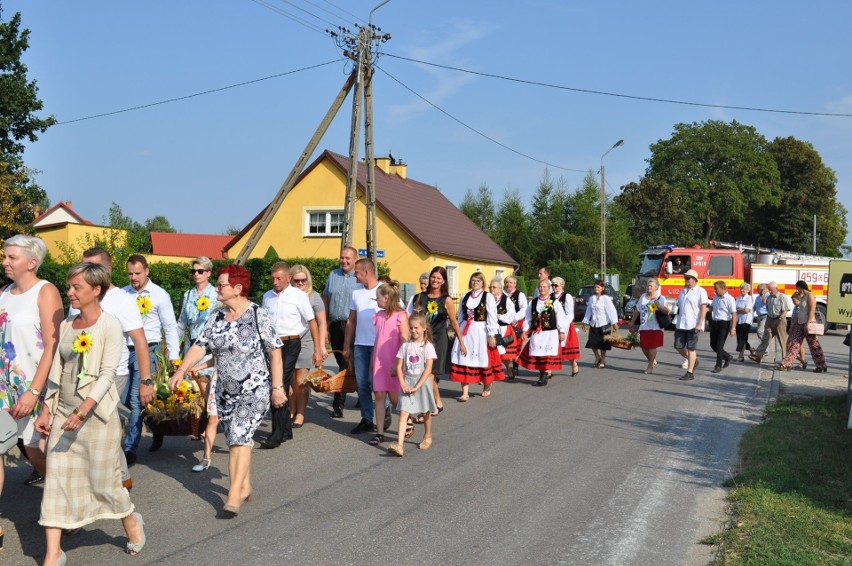 Podziękowanie za trudy pracy na roli, wysiłek i poświęcenie. Dożynki w gminie Liniewo [ZDJĘCIA]