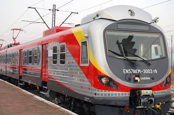 Nowe pociągi mają być szybkie i pojemne, czyli podobne do zmodernizowanych jednostek EN 57AKM. Z pewnością jednak będą bardziej nowoczesne.