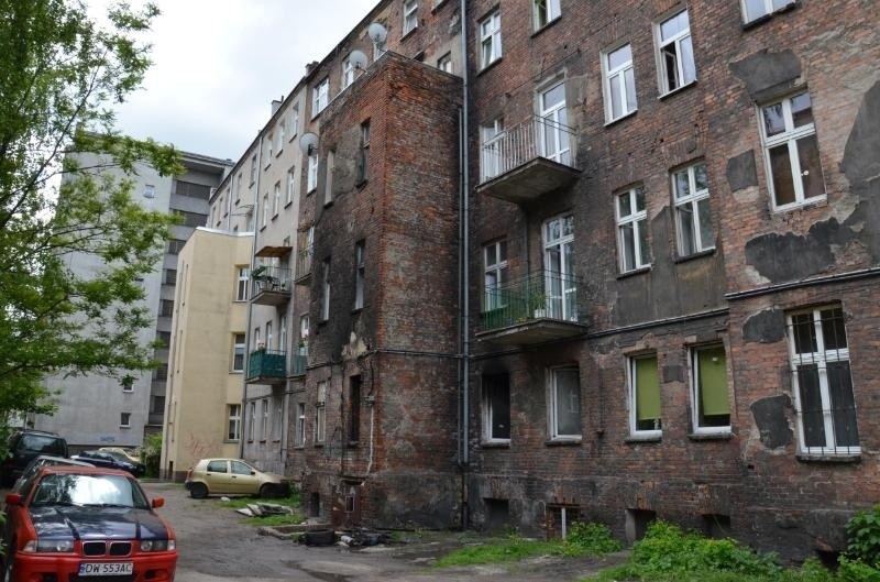 Wrocław: Pożar mieszkania przy Wyszyńskiego. Pięcioro poszkodowanych (ZDJĘCIA)