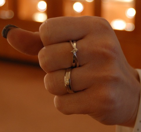 Zestaw - pierścionek zaręczynowy i obrączka za ok. 1500 zł