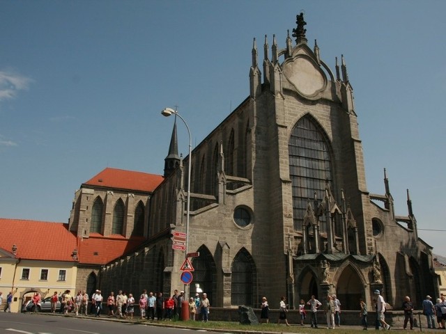 Kościół jest reliktem klasztoru cystersów. Wybudowany został w latach 1282-1320 w stylu gotyckim, ale w XVIII w. przebudowano go w stylu barokowego gotyku.