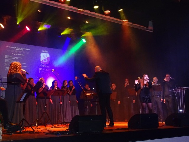 Uroczyste obchody zwieńczył koncert Chóru Kameralnego Domu Kultury w Zwoleniu.