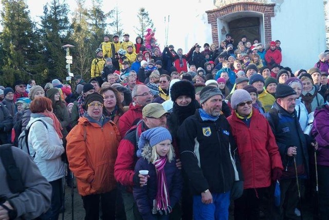 Kilkuset mieszkańców całej Opolszczyzny wspięło się na szczyt Kopy Biskupiej.