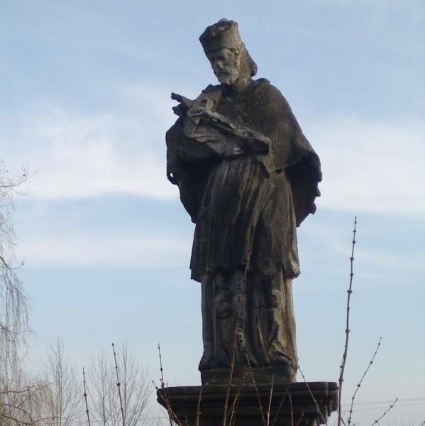 Stowarzyszenie na Rzecz Rozwoju Szydłowca zbiera pieniądze między innymi na renowację zabytkowej figury świętego Jana Nepomucena.