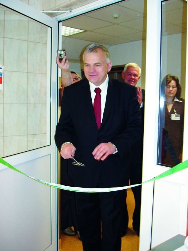 Zdaniem Bogusława Dębskiego, obecność dyrektora Kwaterskiego na otwarciu oddziału mogłaby świadczyć, że przyczynił się on do remontu.