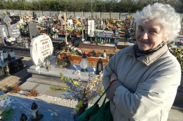 - Władze miasta muszą zrobić wszystko, żeby nie zamykać tego cmentarza - mówi paniTeresa Żurek, którą w środę spotkaliśmy na "Kuźniczce&#8221;.