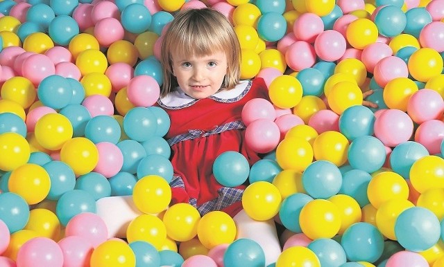 Amanda Proboszcz ma 4 latka. Swoim uśmiechem potrafi zarazić wszystkich.