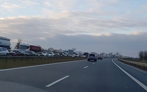 Rozbita ciężarówka blokuje S5 pod Wrocławiem 