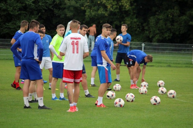 Piłkarze Broni trenowali w ostatnich dniach przy ul. Struga