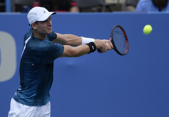 Hubert Hurkacz w pierwszej rundzie pokonał Stefano Travaglię. Jest siódmym Polakiem, który wygrał mecz w US Open.