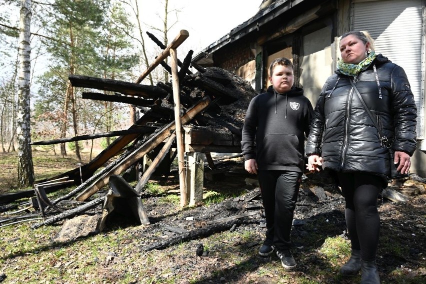 Przez lata budowali dom w Górnie. Pożar zabrał dorobek życia rodziny z Bielin. Ruszyła zbiórka na odbudowę. Zobacz zdjęcia 