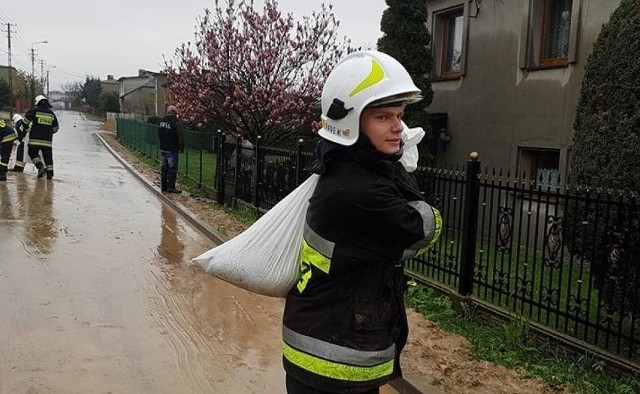 Aktualny stan wód i zagrożenia powodziowe 29.04.2017 Stany alarmowe są przekroczone w 9 miejscach. ZOBACZ