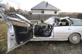 Wypadek na drodze z Wrocławia do Jelcza-Laskowic. Zakleszczonego w aucie kierowcę wyciągali strażacy [ZDJĘCIA]