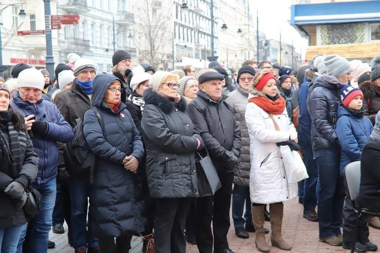 W Łodzi kilkaset osób przyszło do pasażu Schillera, żeby...