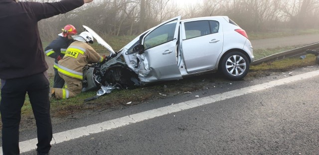 Do groźnego wypadku doszło w niedzielę pod Lesznem. Między Rydzyną a Augustowem zderzyły się trzy auta. Kolejne zdjęcie -->