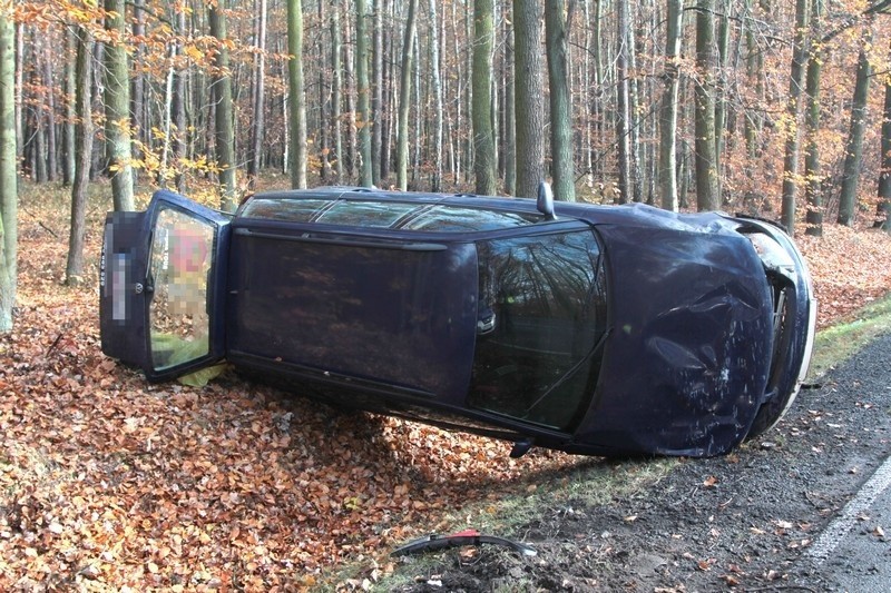 Wypadek na DK 11 między Bąkowem a Ligotą Górną.