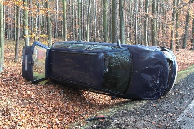 Wypadek na DK 11 między Bąkowem a Ligotą Górną.