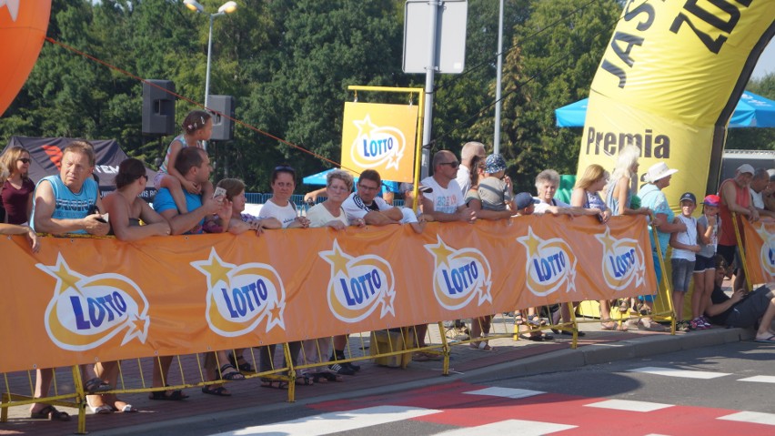 Tour de Pologne 2017 w Jastrzębiu. Kolarze mkną przed siebie