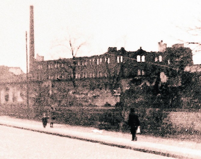 Ruiny browaru w 1948 r. Budynek ucierpiał po eksplozji w...